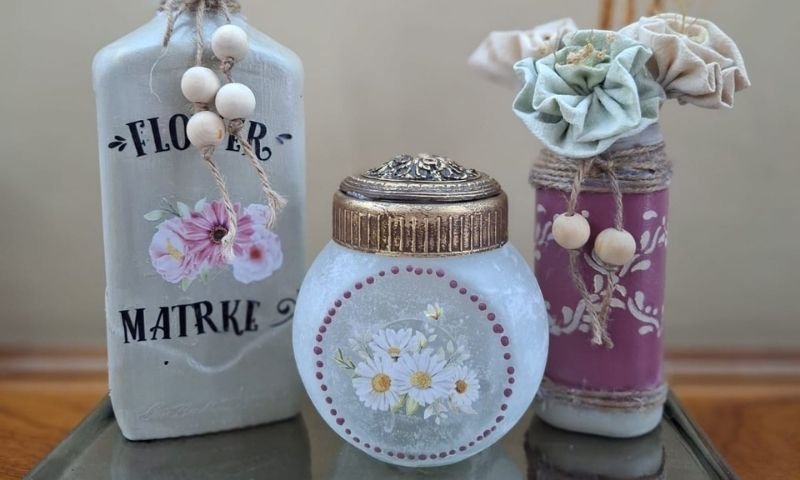 Accesorios decorativos artesanales disponibles en la tienda
